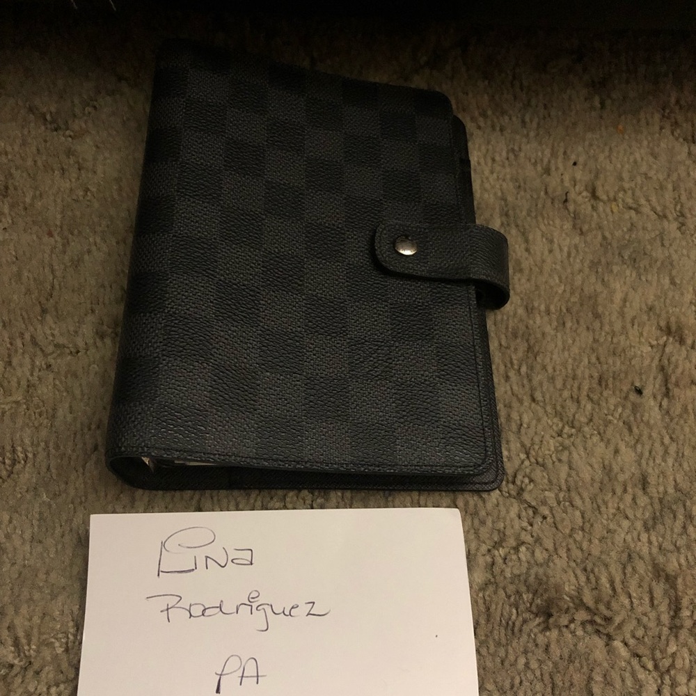 Louis Vuitton Agenda MM - Picture 1 of 8